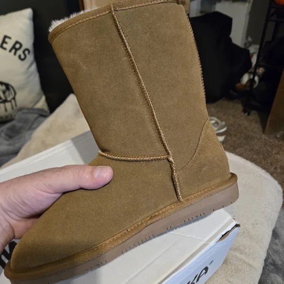 Minnetonka Size 8 Boots New - Picture 2 of 3